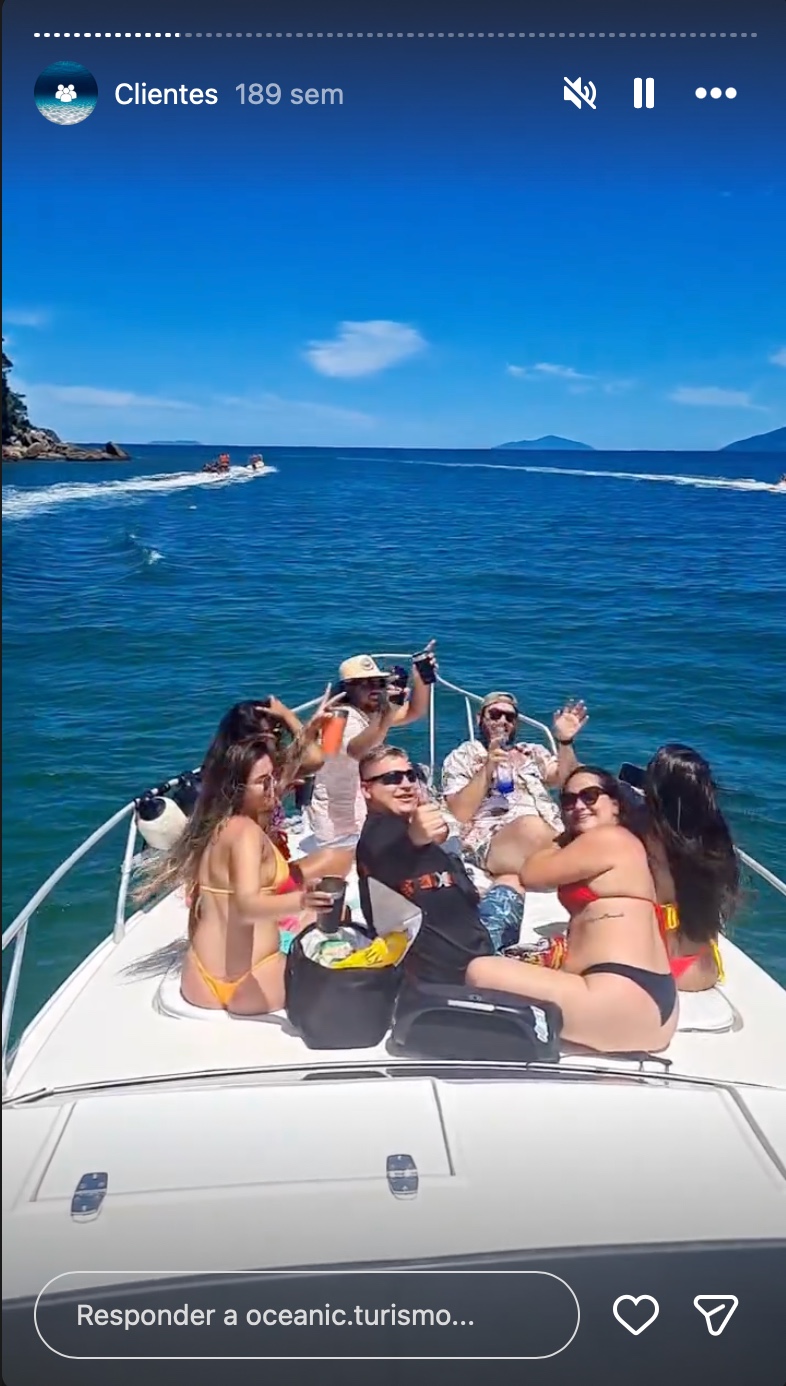 Clientes em mar aberto durante passeio da Oceanic